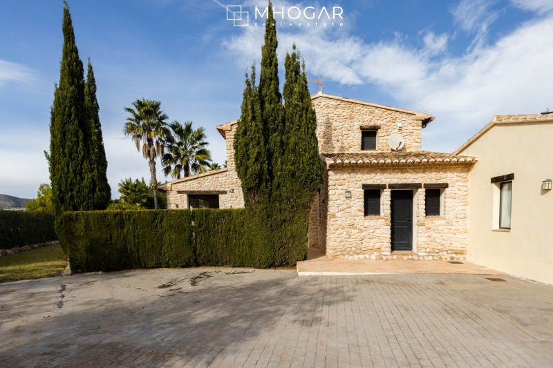 Rústica Elegancia - Casa de Campo a la venta en Benissa!
